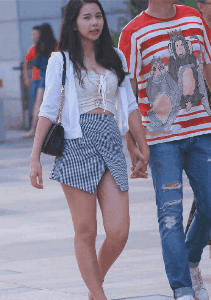 广东街拍: 好身材都是穿出来的, 第三位小姐姐好冷艳啊