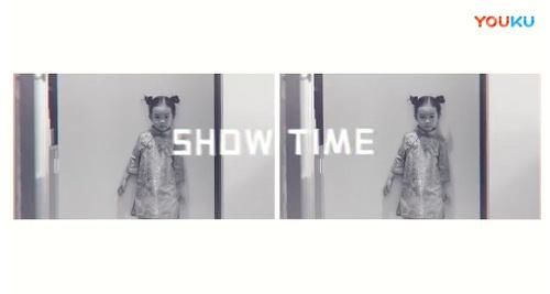 戚薇巴黎时装周看秀，三白眼比ab明显，没戴大美瞳有点认不出来！