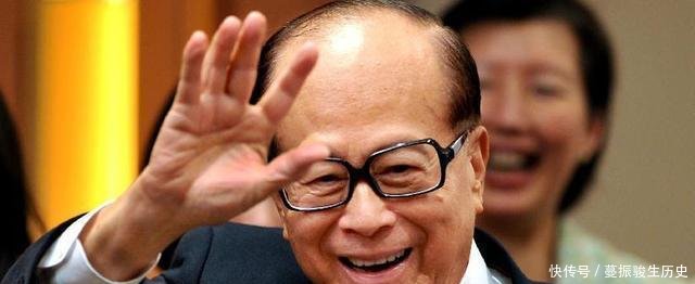 千亿港珠澳大桥建成，李嘉诚却因此损失巨大，他曾强烈反对建大桥