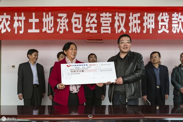 村干部工资不高，为啥很多都有车有房？3句话，揭开真相