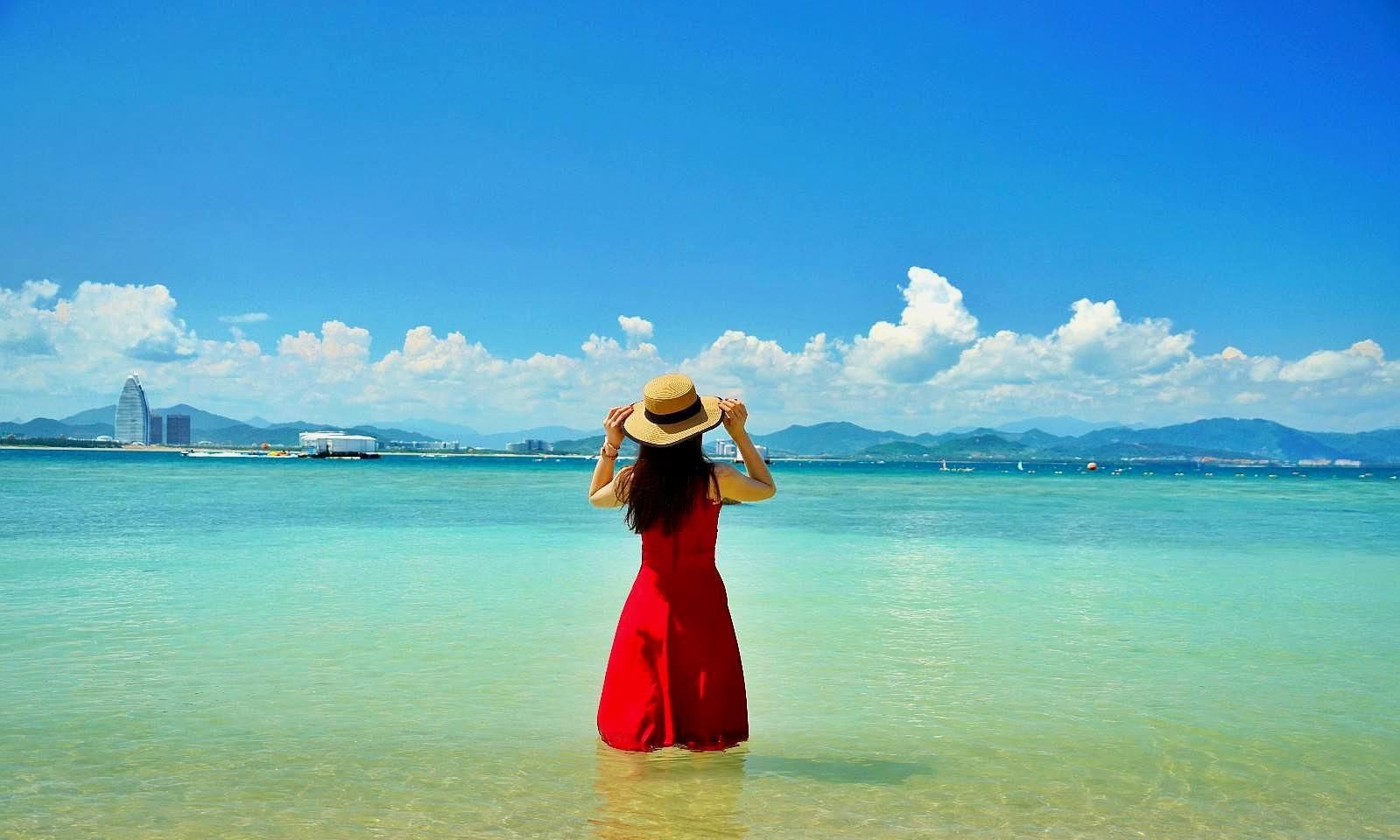 为什么中国游客爱去泰国旅游，海南三亚不好吗？大妈说出背后猫腻