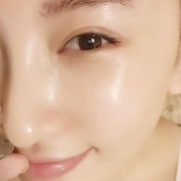 女人长眼袋细纹又老又丑?睡前抹点这便宜货，抚平眼袋细纹显年轻