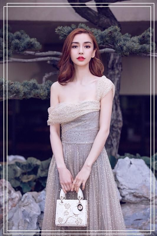 当21岁张雪迎撞衫29岁baby，网友:才知道气质和少女感哪个更重要