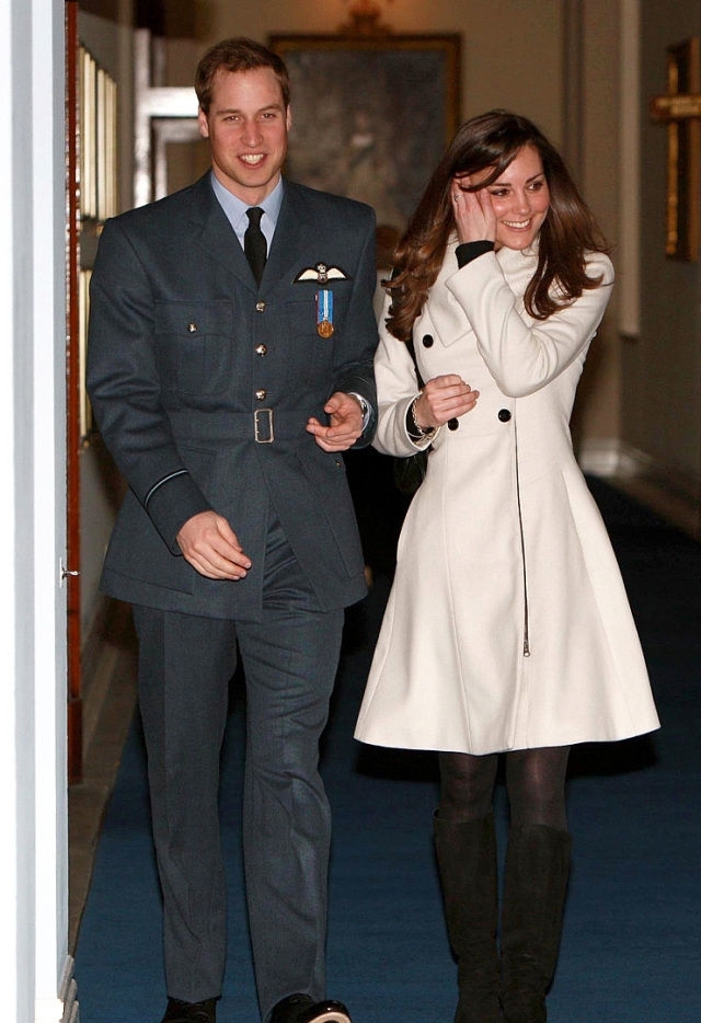 【新发型】凯特王妃换发型!新发型穿奶白色小风衣,38岁嫩回28岁了