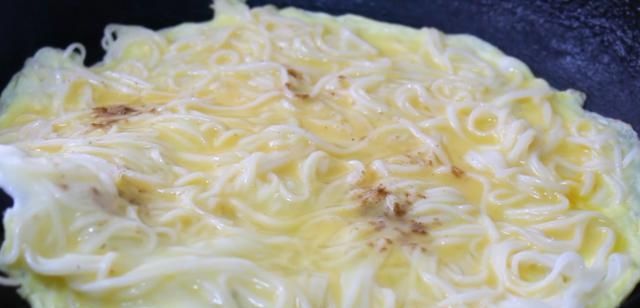  「再穷」再穷都吃得起的“洋美食”，一把面条简单一做秒变高大上，真解馋