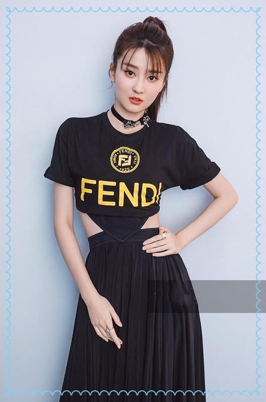 本以为李金铭的这件黑T恤够疯狂了,可看到乔欣,我瞬间折服了!