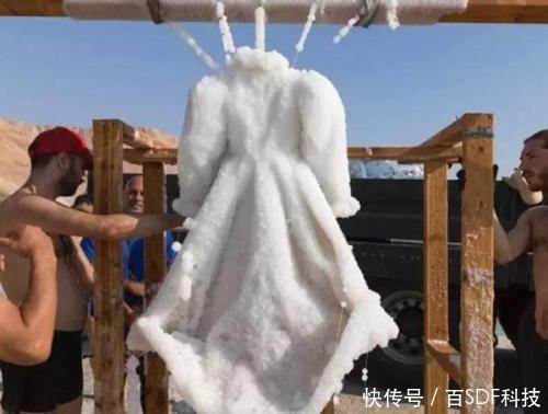 在死海里浸泡两年的衣服，当捞出那一刻惊艳众人！