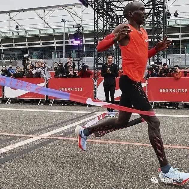  『亮相』“机械兴奋剂”，Alphafly Next%跑鞋亮相赛场，细节赏析测评