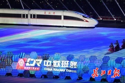  [复兴]复兴号“开”进了开幕式！军运会开幕式现场还有这些国之