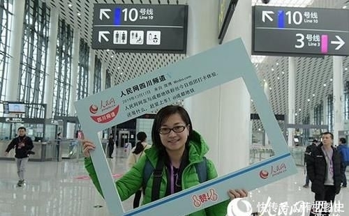  #人民网#人民网网友试乘地铁新线 车站便利智能获赞