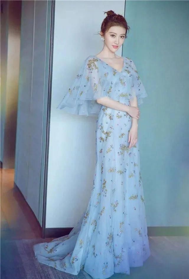  「春天」2020春天，流行“开满花的衣服”，美哭了！