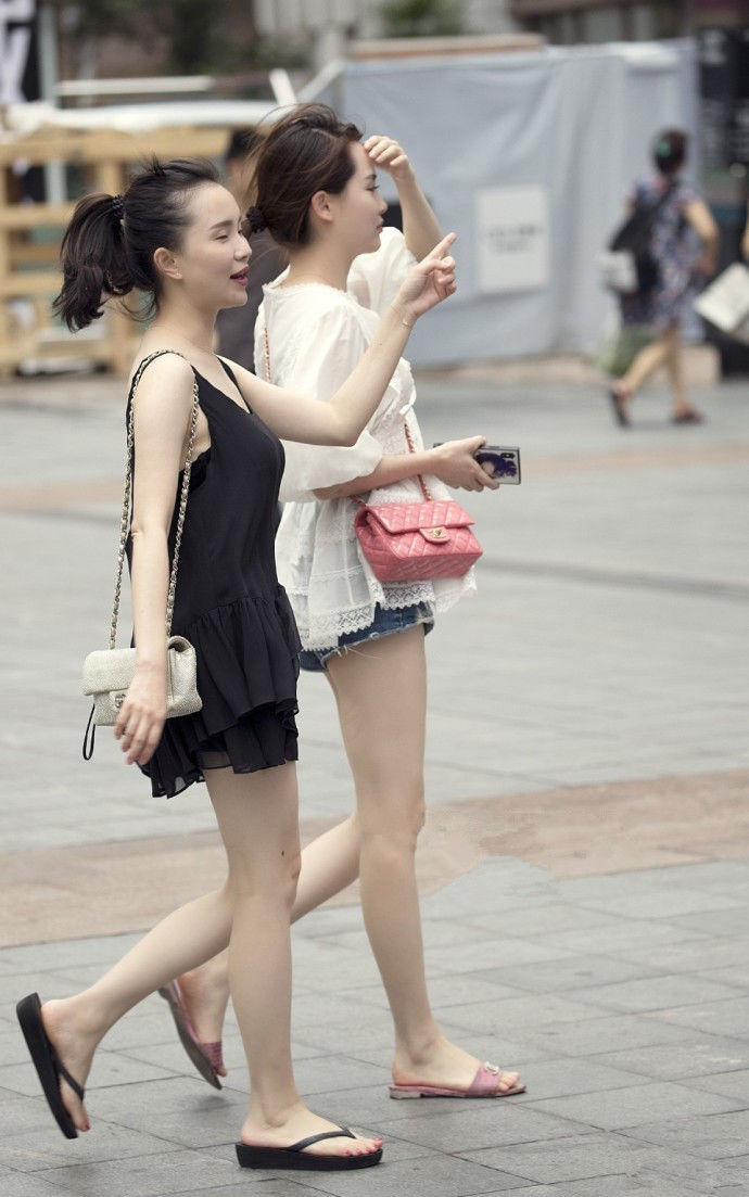 重庆街拍，有一种美叫时尚，彰显女人独特的魅力!