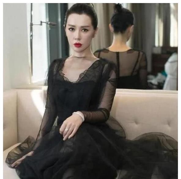 影后■她是国内著名影后,与知名导演相恋12年,今单身一人坐拥40亿家产