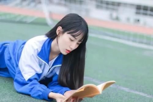  #好看#学生党嫌校服“太丑”不想穿00后掌握这“3办法”，分分钟爱上丑校服