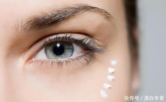 『皮肤的保湿』一黑毁所有,皮肤不够白的女人多穿这“4种”颜色,让你轻松变美