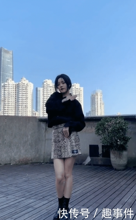  【小姐姐】街拍:暴露在空气中的这双腿，很美很美