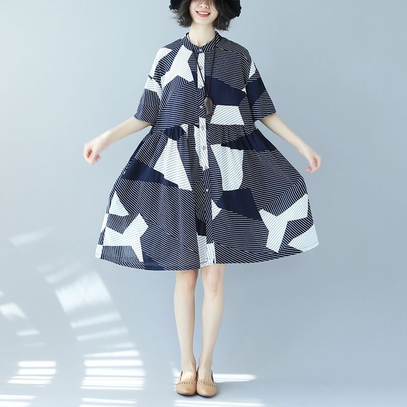 40岁小姨一点都不显老，初秋穿大码棉麻裙，百搭添年轻