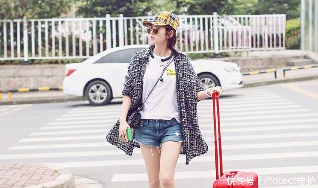 唐艺昕太会穿！用12颗“珍珠”来秀腿，既显白又若隐若现！