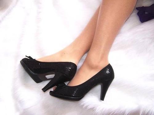 当精致高跟鞋遇上心动的美足