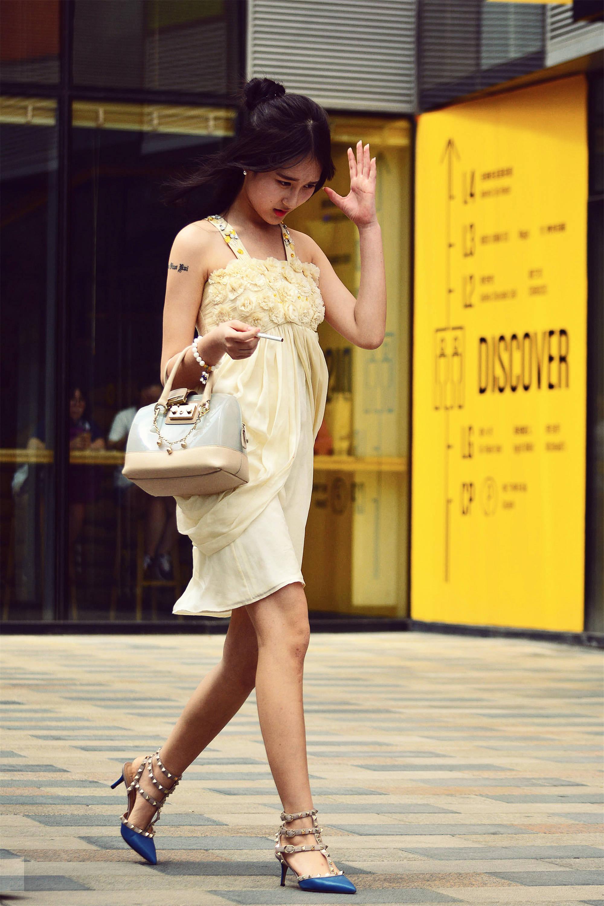 在这个穿高跟鞋逛街的季节里，你会选择怎样的款式呢？