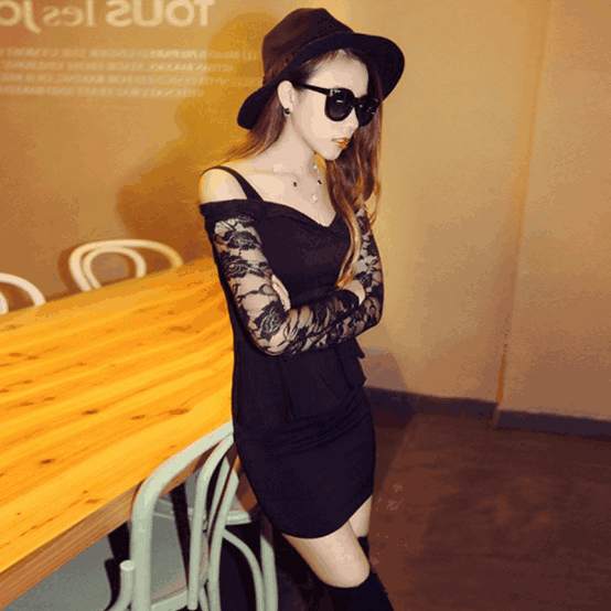 时尚街拍:小姐姐一件黑纱拼接连衣裙,让人依赖的“一抹黑色”