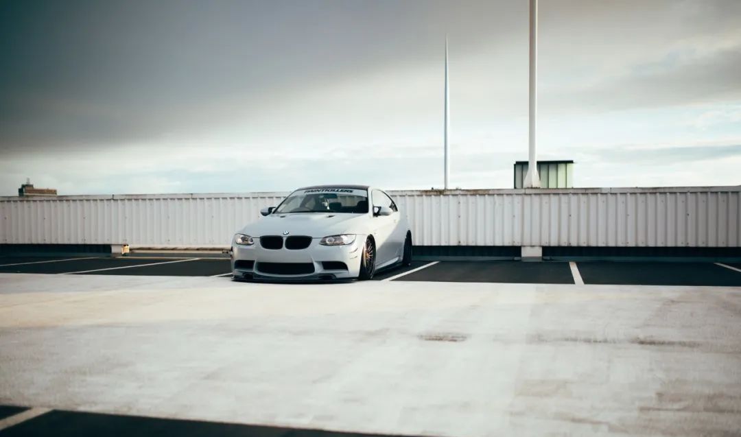 『姿态』低空飞行战舰灰宝马 E92 M3，姿态风格却难掩大佬气质