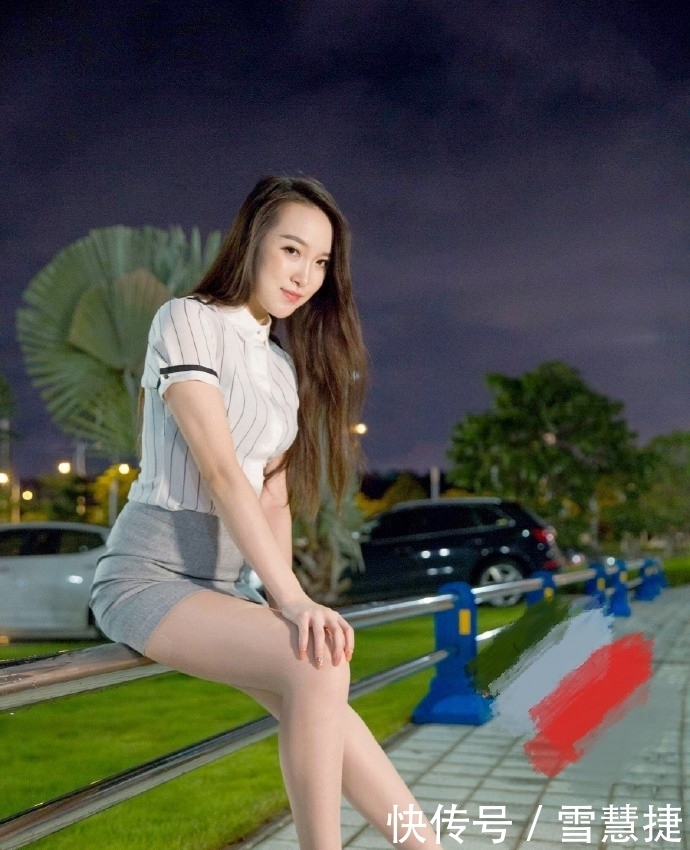  『女性』同样都是工作服，自己穿着像“大婶”，而她穿着却像“女神”