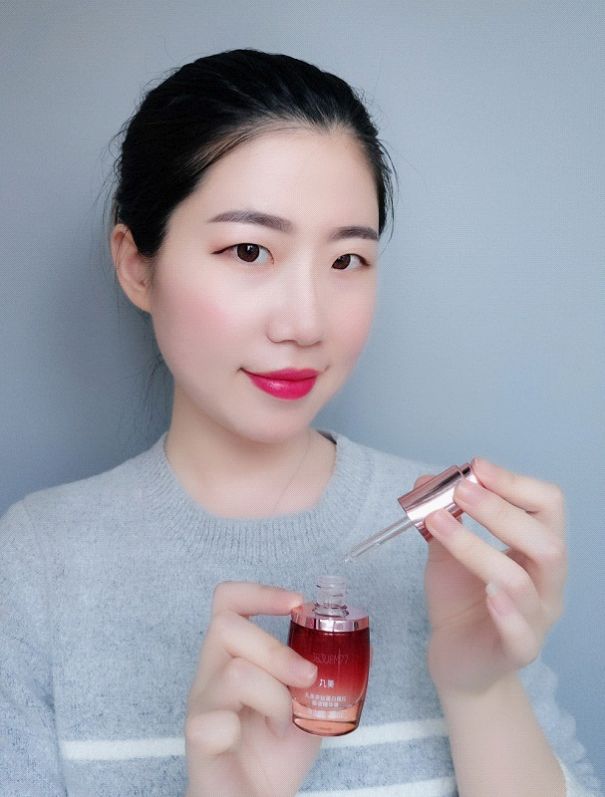 眼部肌肤年轻的秘密 丸美多肽眼精华