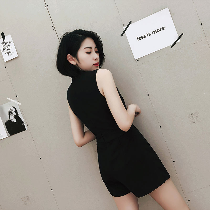 比裙子还要清爽时髦的连体短裤，收腰提臀，尽显曲线美，动心