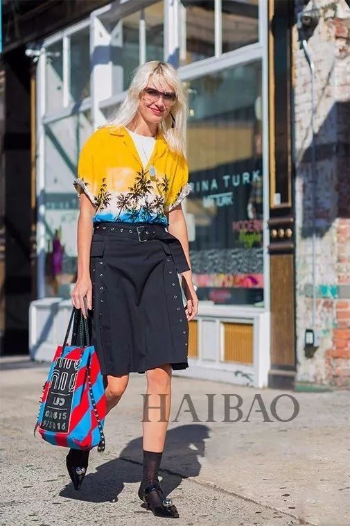 好看| 花衬衫只有度假才能穿?醒醒吧，这样穿简直太美了!