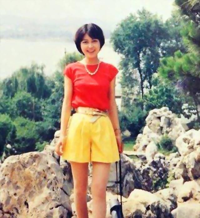 褪色老照片：直击80年代的素颜美女！