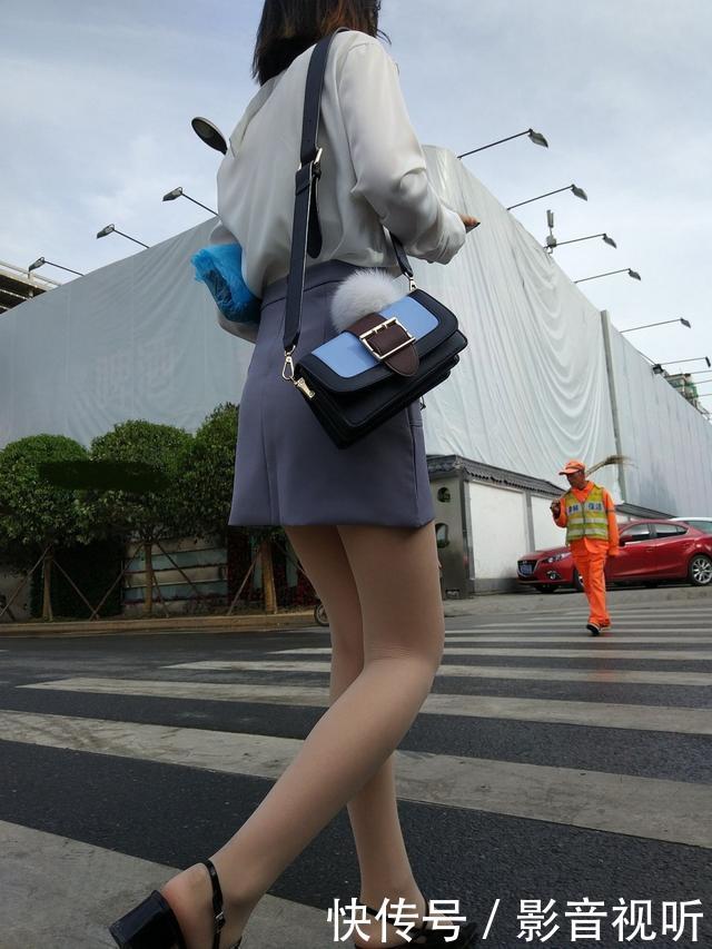 街拍美女：看时尚妹子穿衣搭配 简直极品！