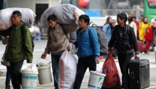  「农民」工地“闹工荒”，包工头直言：以后给再多钱也没有农民