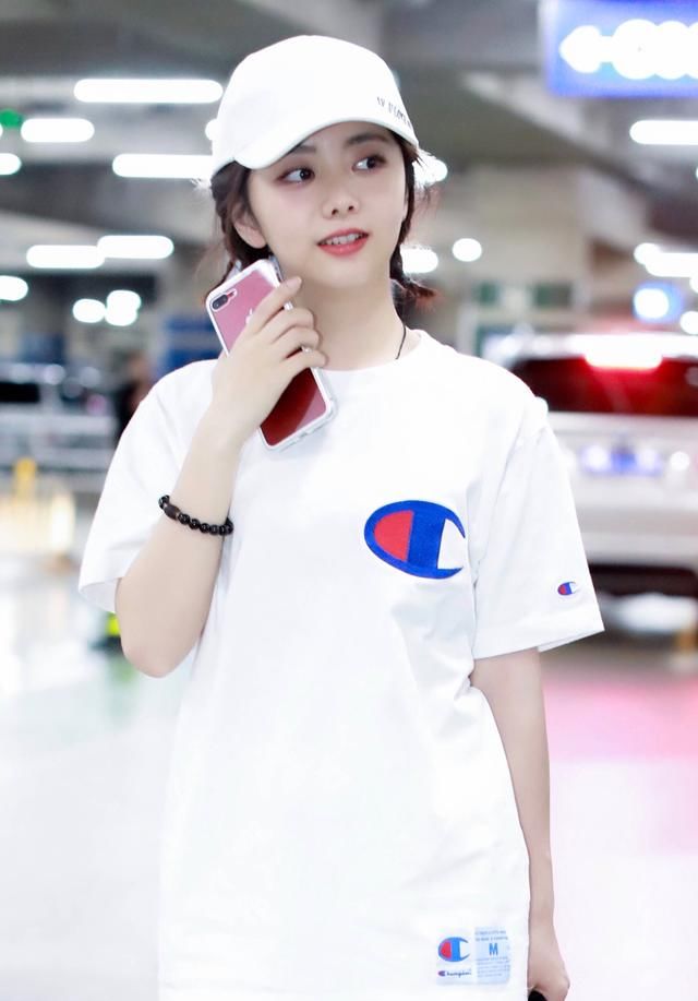 蔡依林花式露背，刘诗诗吴奇隆秀恩爱，佟丽娅最厉害年轻了10岁