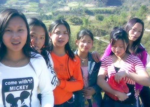 这个地方美女如云，当地女孩讲中文写汉字，希望嫁到中国