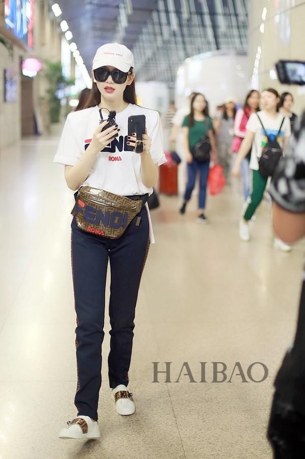 谁说腰包一定跨腰上才时髦？！跨着背、单肩背、当腰带，这些拉风