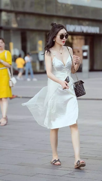 街拍时尚热裤长裙美女集合