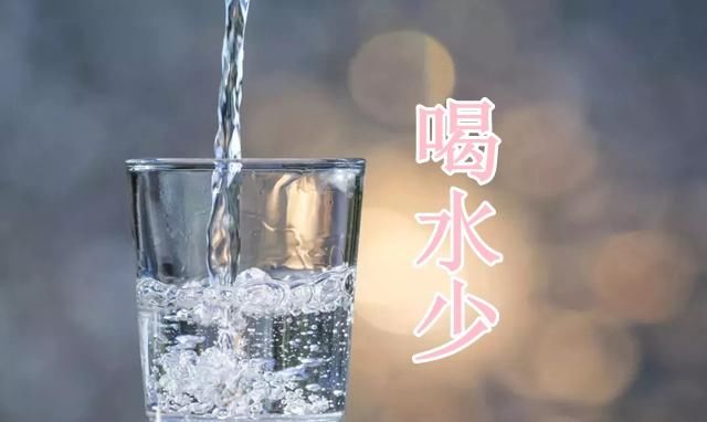  「小姐姐们」人老了才会长皱纹？5个外因不注意，年纪轻轻可能也会长！