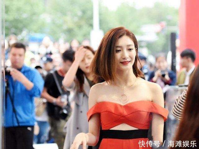 江疏影真敢穿，上身穿的就只能遮重点，网友：真好看