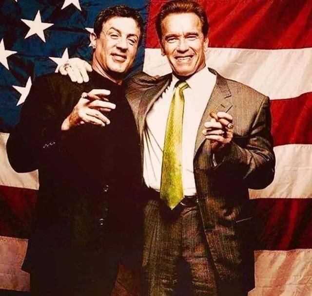  [动作明星]叫施瓦辛格“扮女人”“生孩子”，这部电影真笑出了我的八块腹肌