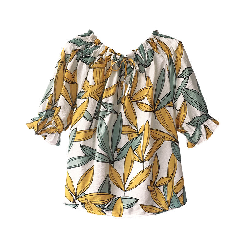 姐姐三伏天穿的也太开放了，就这样穿出门，惹得路人频回头