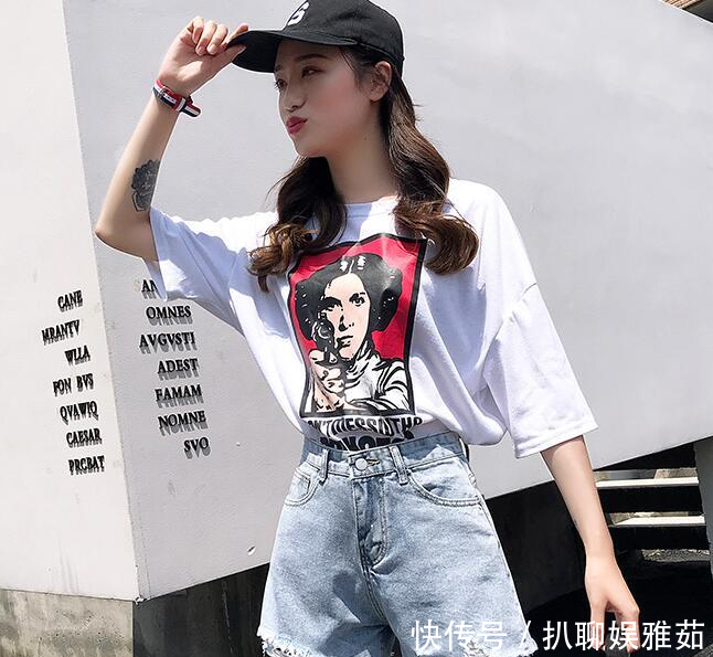 『减龄』穿长裤太热了,看我小姨身上穿的牛仔短裤,减龄又显女人味