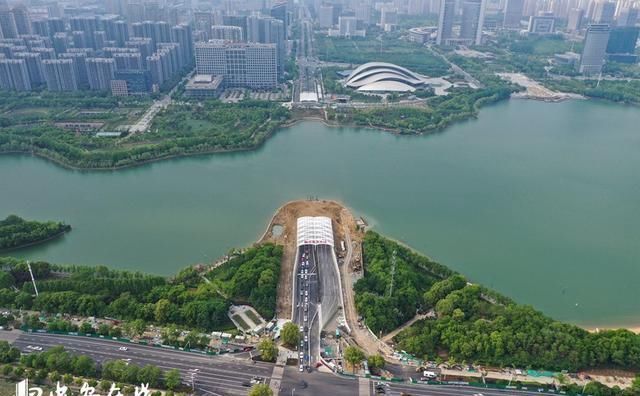  『隧道正式放行通车』合肥天鹅湖隧道正式开通首日车流量大【组图】