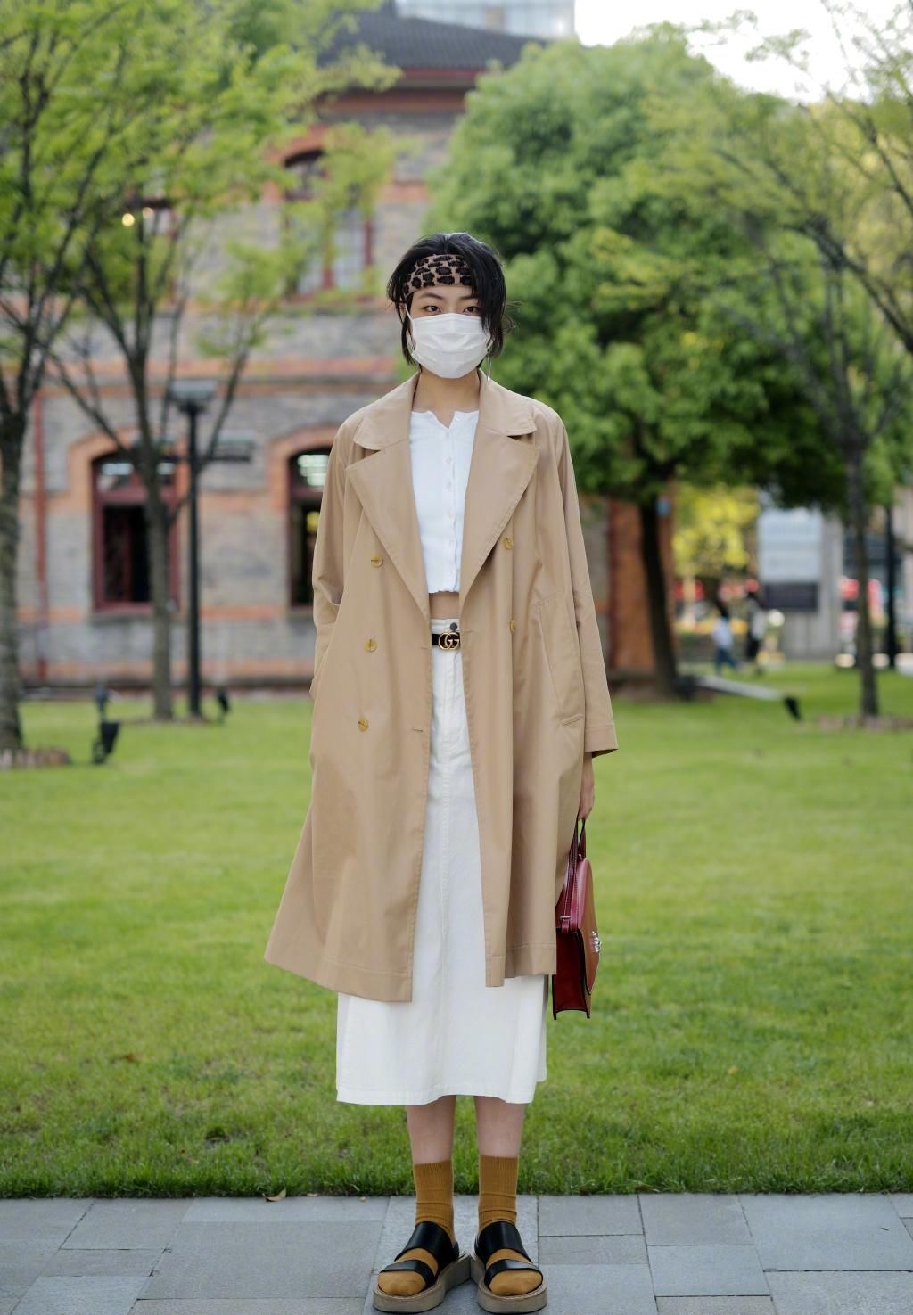 『美女』美女街拍:你见过山水饮过风声 说余生山水再不相逢