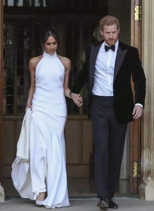 凯特最喜欢的设计师抨击梅根婚纱和发型，但梅根开心地接受建议！