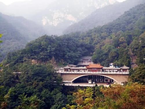 中国最赚钱的山，每年接待游客800多万，仅门票收入是泰山2倍！