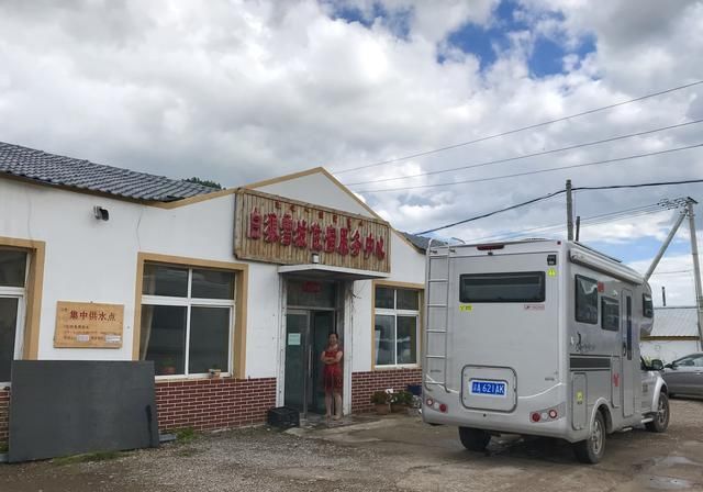 自驾房车在内蒙草原和暴风雨赛跑，被巨大的乌云盖顶是什么感受？