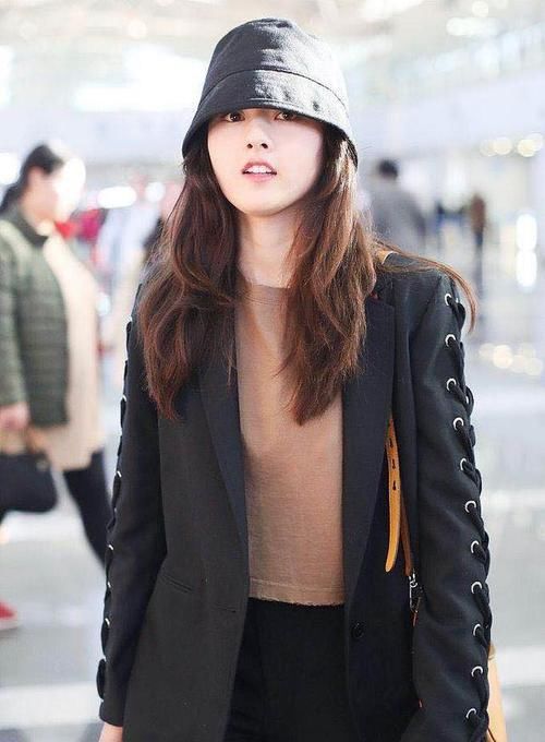  正式场合■外套在精不在多，有这件“小西装”就够了，复古又时髦明星都跟风