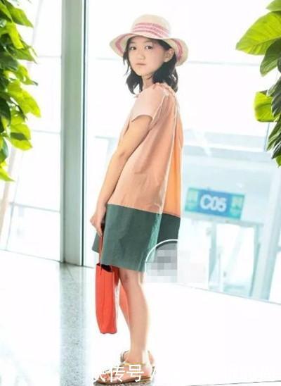 11岁李嫣与2的0岁窦靖童同台,同是天后之女,气质差距咋那么大!