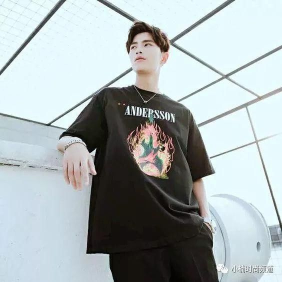 六招造型神技巧教你搭配Oversize T恤也能穿出好比例